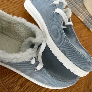 Women's Light Blue Corduroy Lined Casual Slip On Shoes Size 10 New